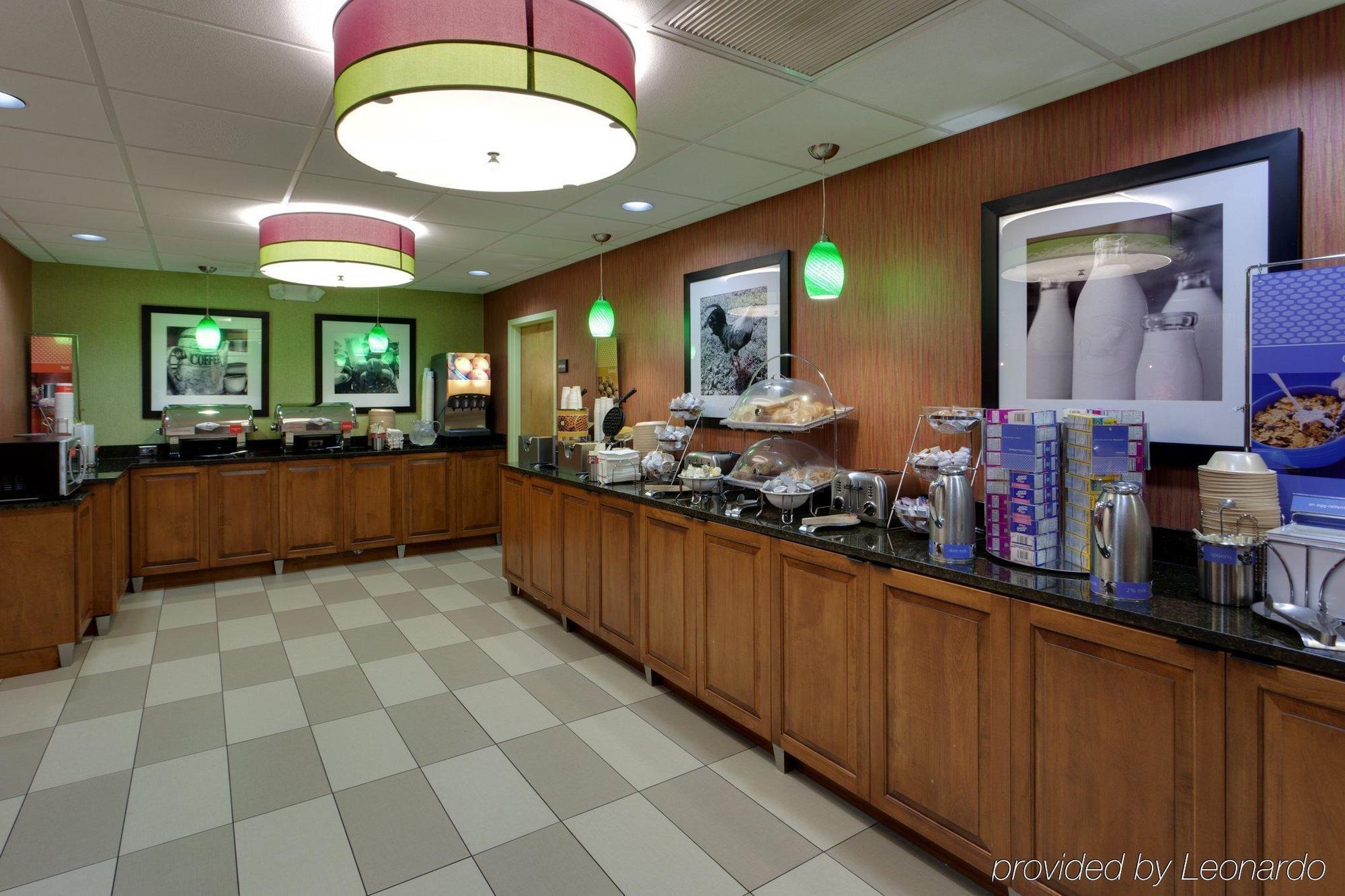 Hampton Inn Harrisonburg - University Ресторант снимка
